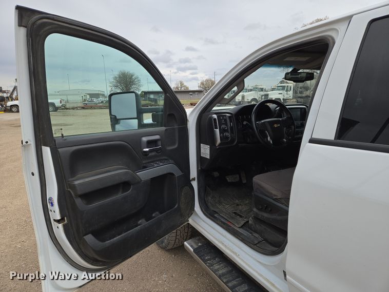 image for item EO0640 2019 Chevrolet Silverado 3500HD Crew Cab pickup truck