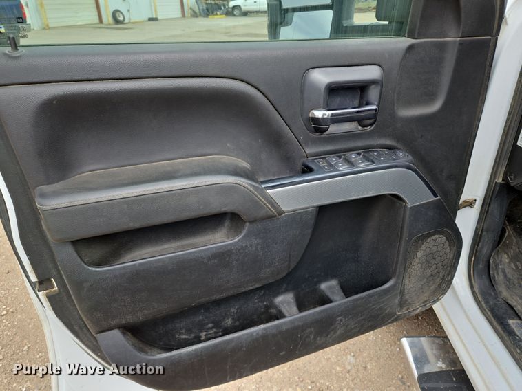 image for item EO0640 2019 Chevrolet Silverado 3500HD Crew Cab pickup truck