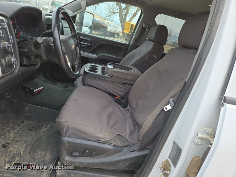 image for item EO0640 2019 Chevrolet Silverado 3500HD Crew Cab pickup truck