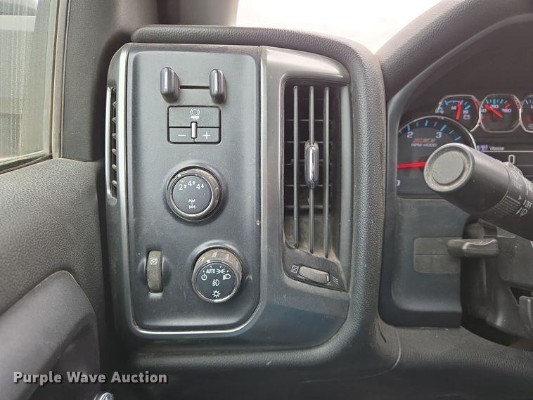 image for item EO0640 2019 Chevrolet Silverado 3500HD Crew Cab pickup truck