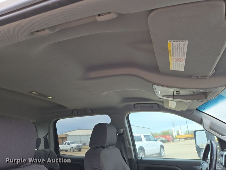 image for item EO0640 2019 Chevrolet Silverado 3500HD Crew Cab pickup truck