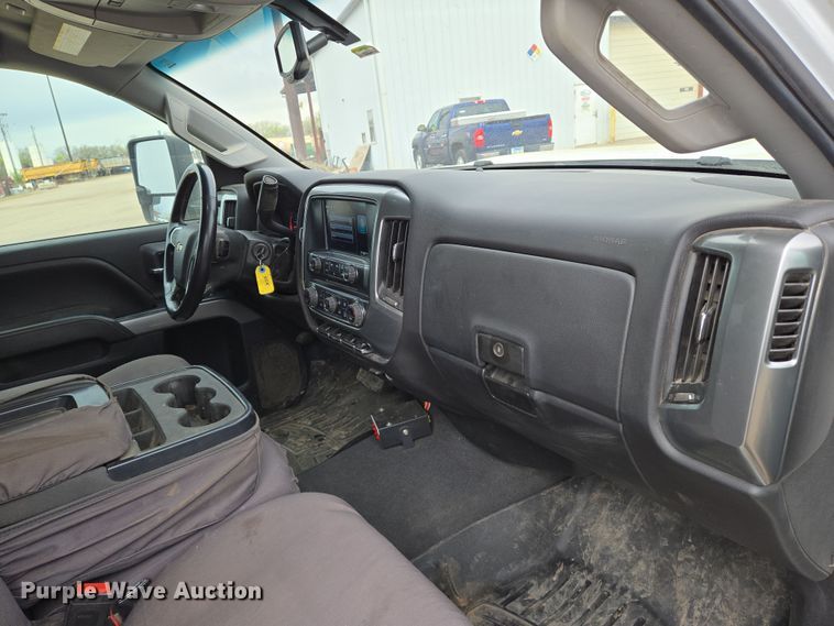 image for item EO0640 2019 Chevrolet Silverado 3500HD Crew Cab pickup truck