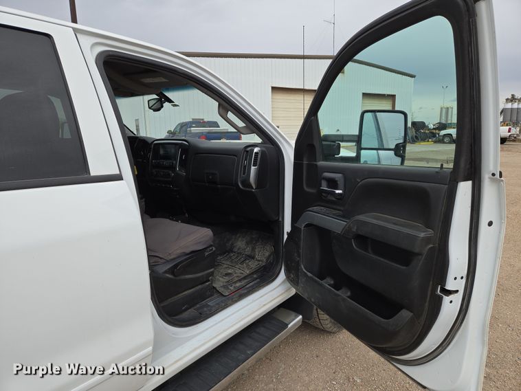 image for item EO0640 2019 Chevrolet Silverado 3500HD Crew Cab pickup truck