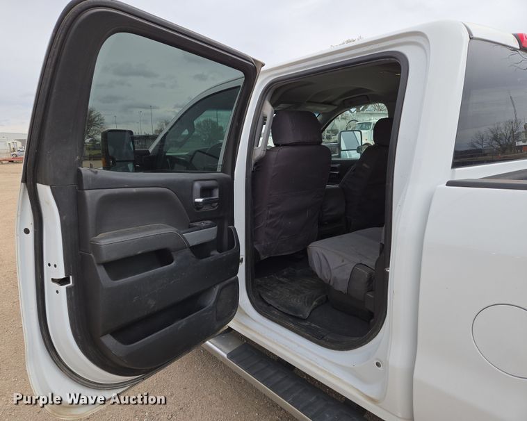 image for item EO0640 2019 Chevrolet Silverado 3500HD Crew Cab pickup truck