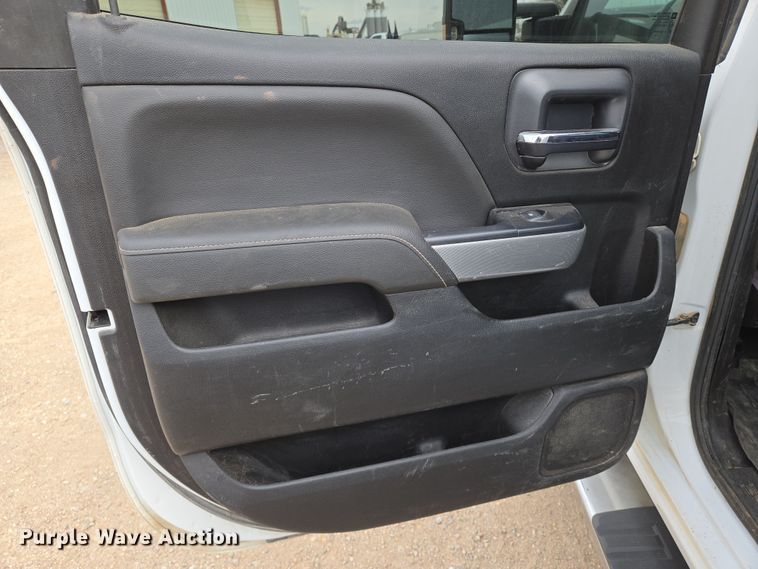 image for item EO0640 2019 Chevrolet Silverado 3500HD Crew Cab pickup truck