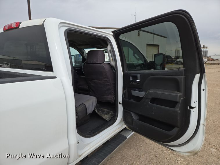 image for item EO0640 2019 Chevrolet Silverado 3500HD Crew Cab pickup truck