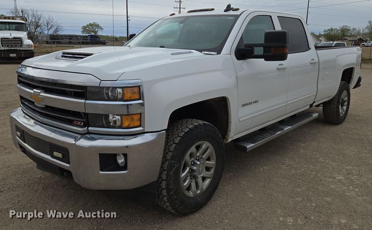 image for item EO0641 2019 Chevrolet Silverado 3500HD Crew Cab pickup truck