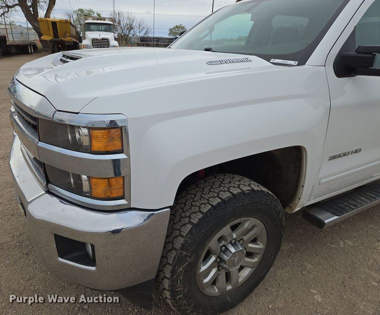 image for item EO0641 2019 Chevrolet Silverado 3500HD Crew Cab pickup truck