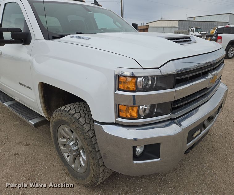 image for item EO0641 2019 Chevrolet Silverado 3500HD Crew Cab pickup truck