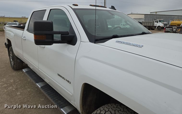 image for item EO0641 2019 Chevrolet Silverado 3500HD Crew Cab pickup truck