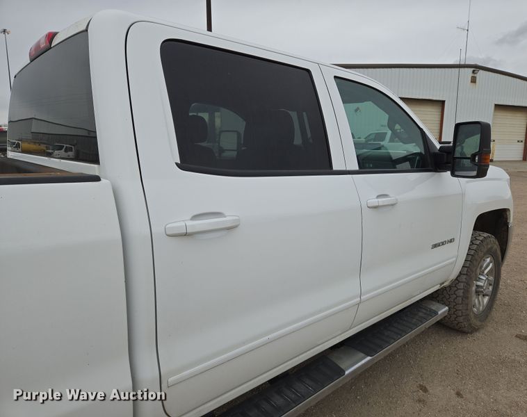 image for item EO0641 2019 Chevrolet Silverado 3500HD Crew Cab pickup truck