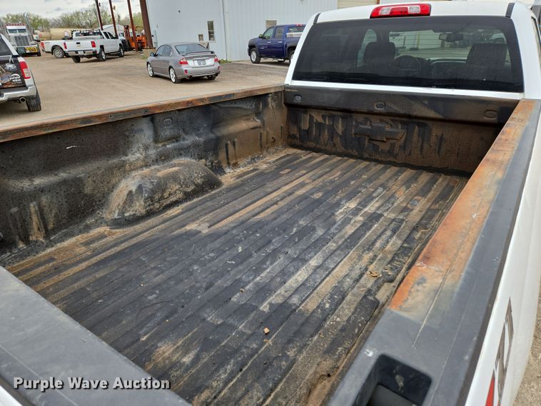 image for item EO0641 2019 Chevrolet Silverado 3500HD Crew Cab pickup truck