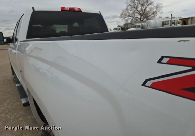 image for item EO0641 2019 Chevrolet Silverado 3500HD Crew Cab pickup truck