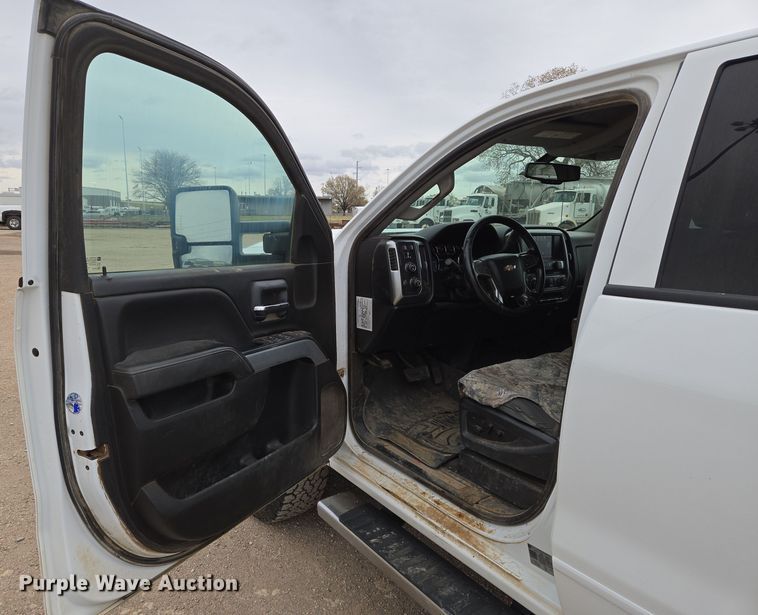 image for item EO0641 2019 Chevrolet Silverado 3500HD Crew Cab pickup truck