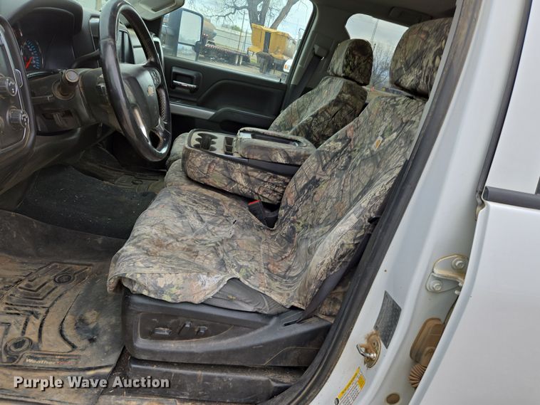 image for item EO0641 2019 Chevrolet Silverado 3500HD Crew Cab pickup truck