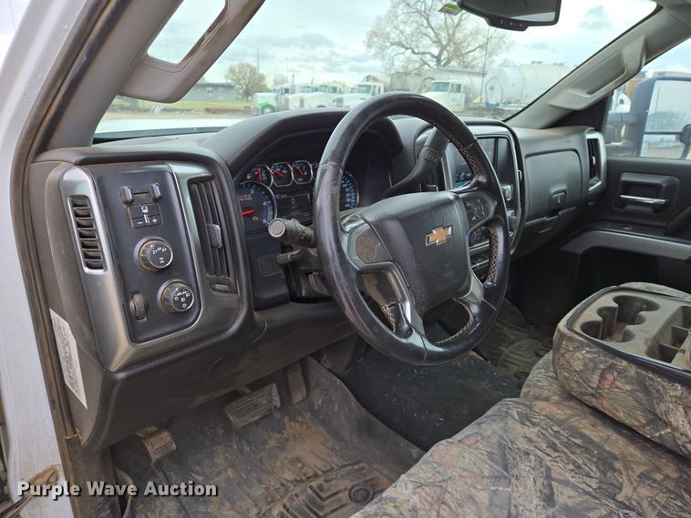 image for item EO0641 2019 Chevrolet Silverado 3500HD Crew Cab pickup truck