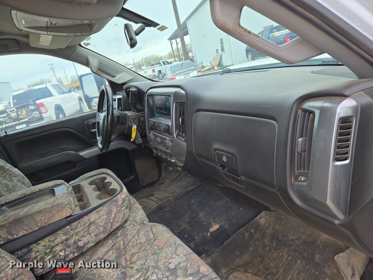 image for item EO0641 2019 Chevrolet Silverado 3500HD Crew Cab pickup truck