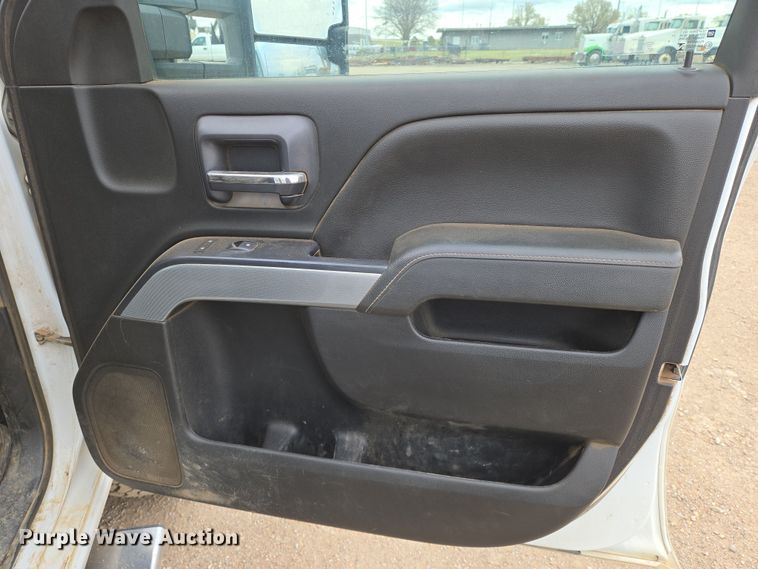 image for item EO0641 2019 Chevrolet Silverado 3500HD Crew Cab pickup truck