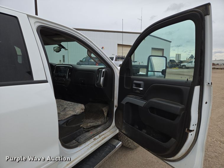 image for item EO0641 2019 Chevrolet Silverado 3500HD Crew Cab pickup truck