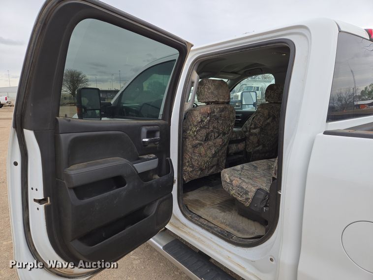 image for item EO0641 2019 Chevrolet Silverado 3500HD Crew Cab pickup truck