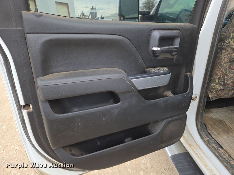 image for item EO0641 2019 Chevrolet Silverado 3500HD Crew Cab pickup truck