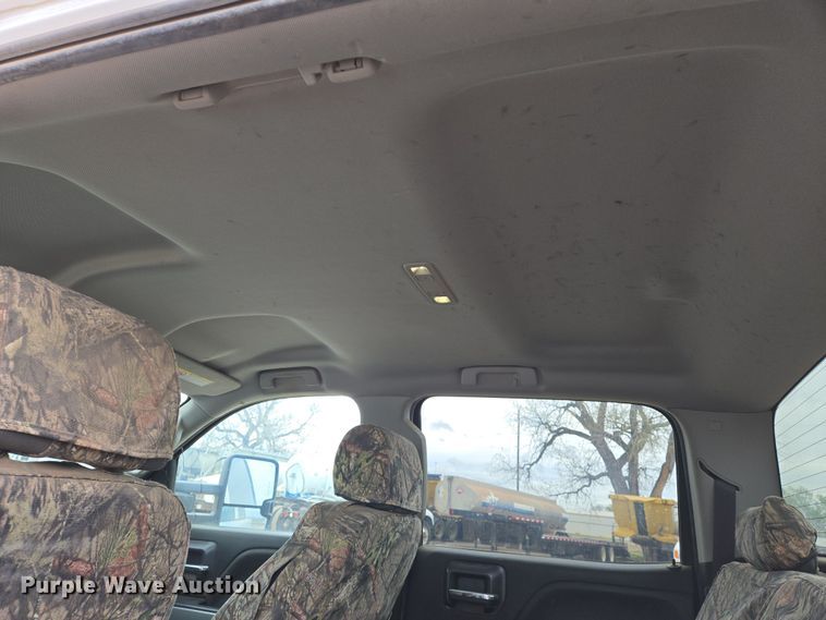 image for item EO0641 2019 Chevrolet Silverado 3500HD Crew Cab pickup truck