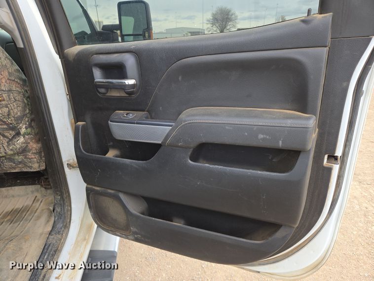 image for item EO0641 2019 Chevrolet Silverado 3500HD Crew Cab pickup truck