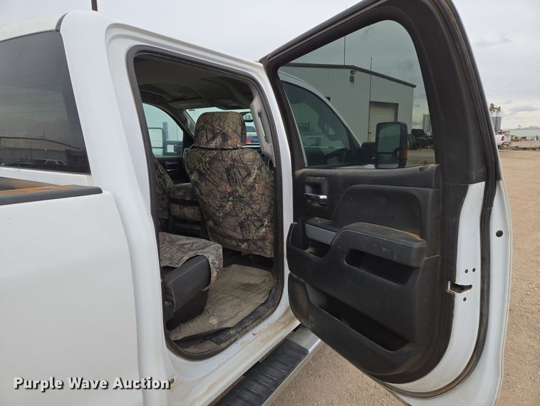 image for item EO0641 2019 Chevrolet Silverado 3500HD Crew Cab pickup truck