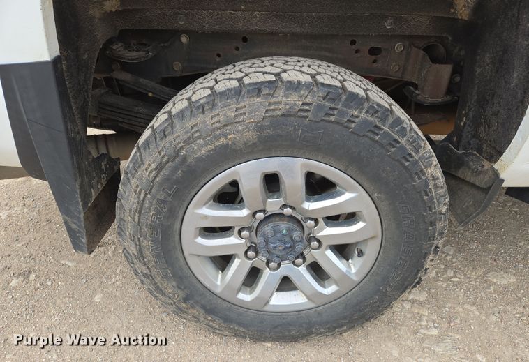 image for item EO0641 2019 Chevrolet Silverado 3500HD Crew Cab pickup truck