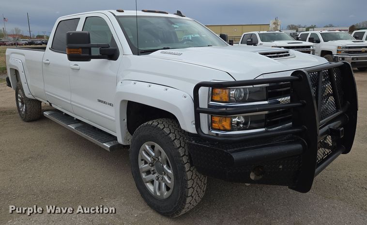 image for item EO0644 2019 Chevrolet Silverado 3500HD Crew Cab pickup truck