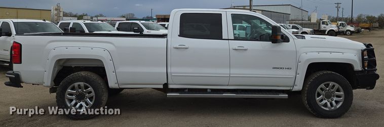 image for item EO0644 2019 Chevrolet Silverado 3500HD Crew Cab pickup truck