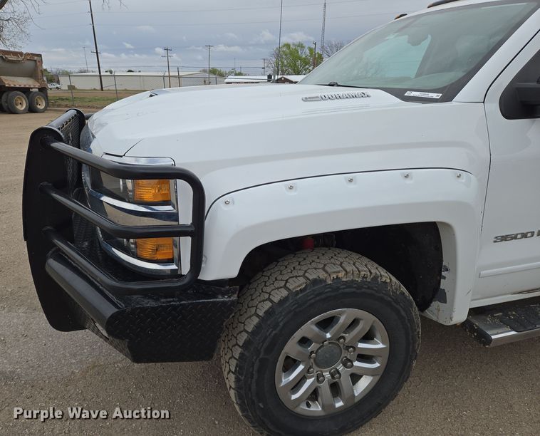 image for item EO0644 2019 Chevrolet Silverado 3500HD Crew Cab pickup truck