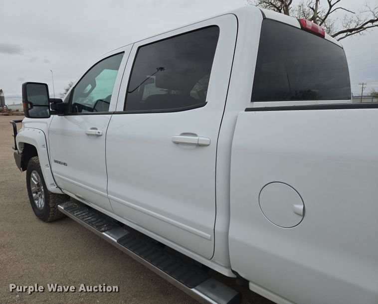 image for item EO0644 2019 Chevrolet Silverado 3500HD Crew Cab pickup truck