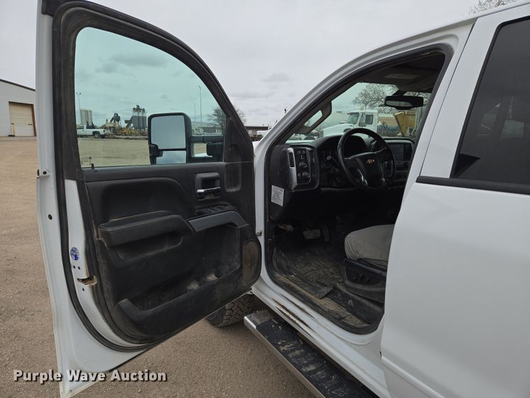 image for item EO0644 2019 Chevrolet Silverado 3500HD Crew Cab pickup truck