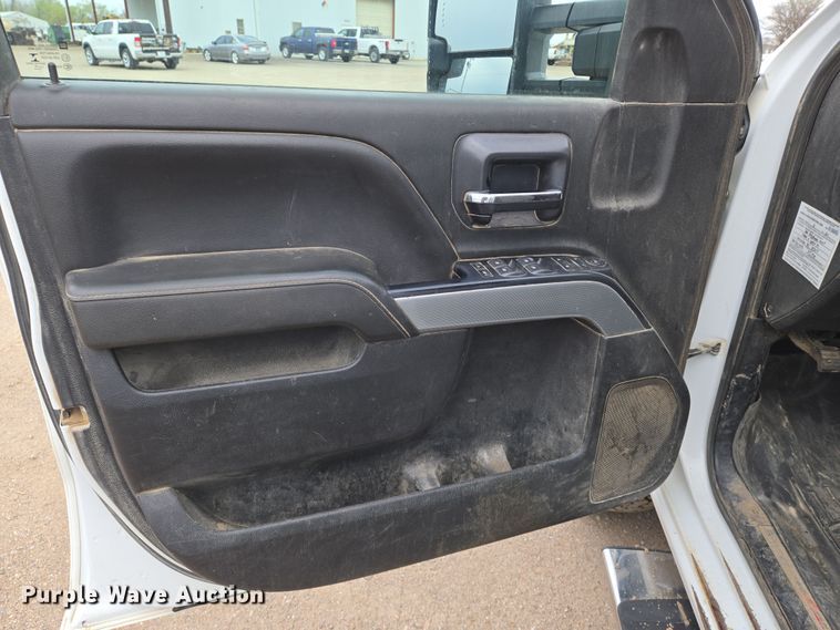 image for item EO0644 2019 Chevrolet Silverado 3500HD Crew Cab pickup truck