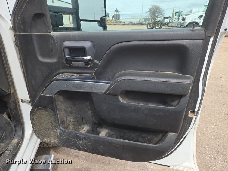 image for item EO0644 2019 Chevrolet Silverado 3500HD Crew Cab pickup truck