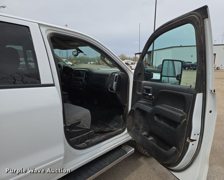 image for item EO0644 2019 Chevrolet Silverado 3500HD Crew Cab pickup truck