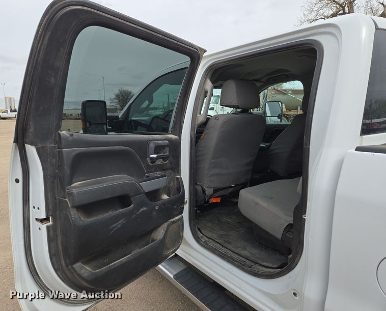 image for item EO0644 2019 Chevrolet Silverado 3500HD Crew Cab pickup truck