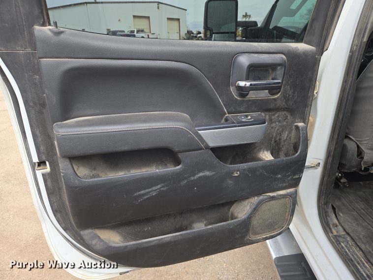image for item EO0644 2019 Chevrolet Silverado 3500HD Crew Cab pickup truck