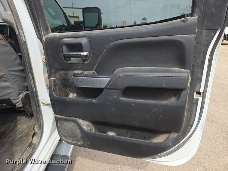 image for item EO0644 2019 Chevrolet Silverado 3500HD Crew Cab pickup truck