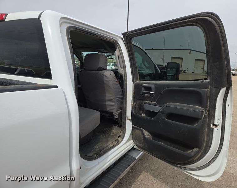 image for item EO0644 2019 Chevrolet Silverado 3500HD Crew Cab pickup truck