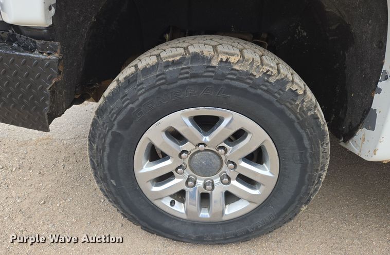 image for item EO0644 2019 Chevrolet Silverado 3500HD Crew Cab pickup truck