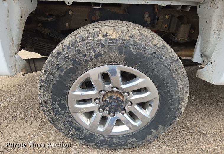 image for item EO0644 2019 Chevrolet Silverado 3500HD Crew Cab pickup truck