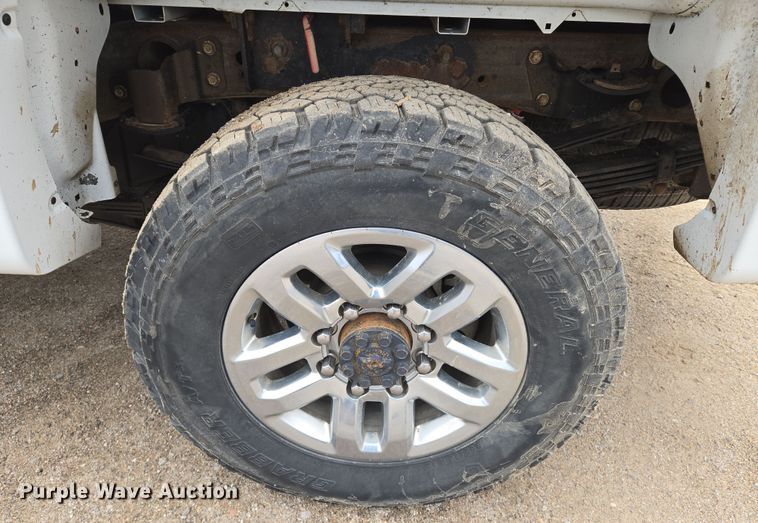 image for item EO0644 2019 Chevrolet Silverado 3500HD Crew Cab pickup truck