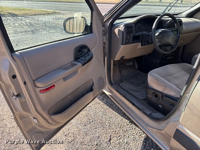 image for item EQ1239 2003 Chevrolet Venture van