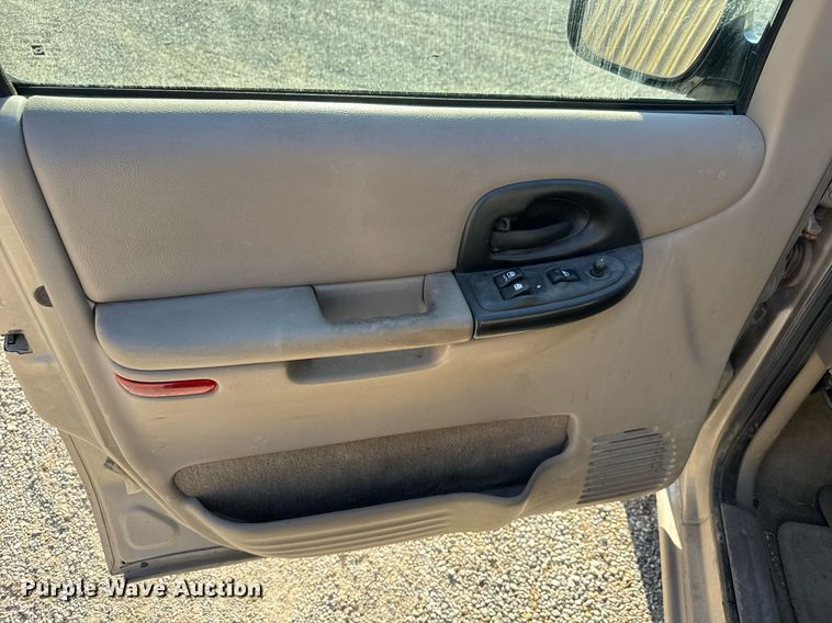 image for item EQ1239 2003 Chevrolet Venture van