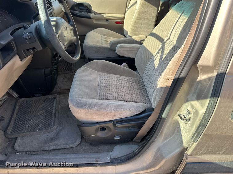 image for item EQ1239 2003 Chevrolet Venture van