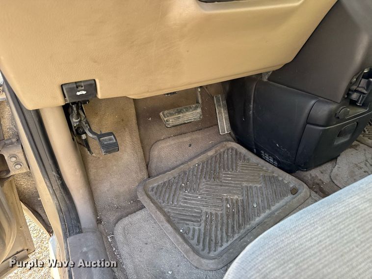 image for item EQ1239 2003 Chevrolet Venture van