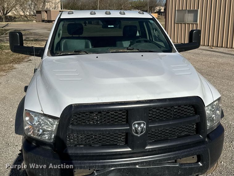 image for item EQ1240 2018 Dodge Ram 5500HD truck cab and chassis