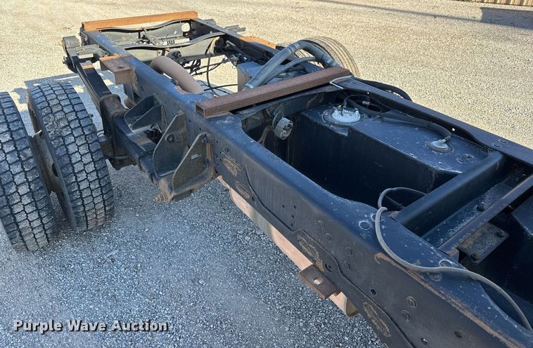 image for item EQ1240 2018 Dodge Ram 5500HD truck cab and chassis